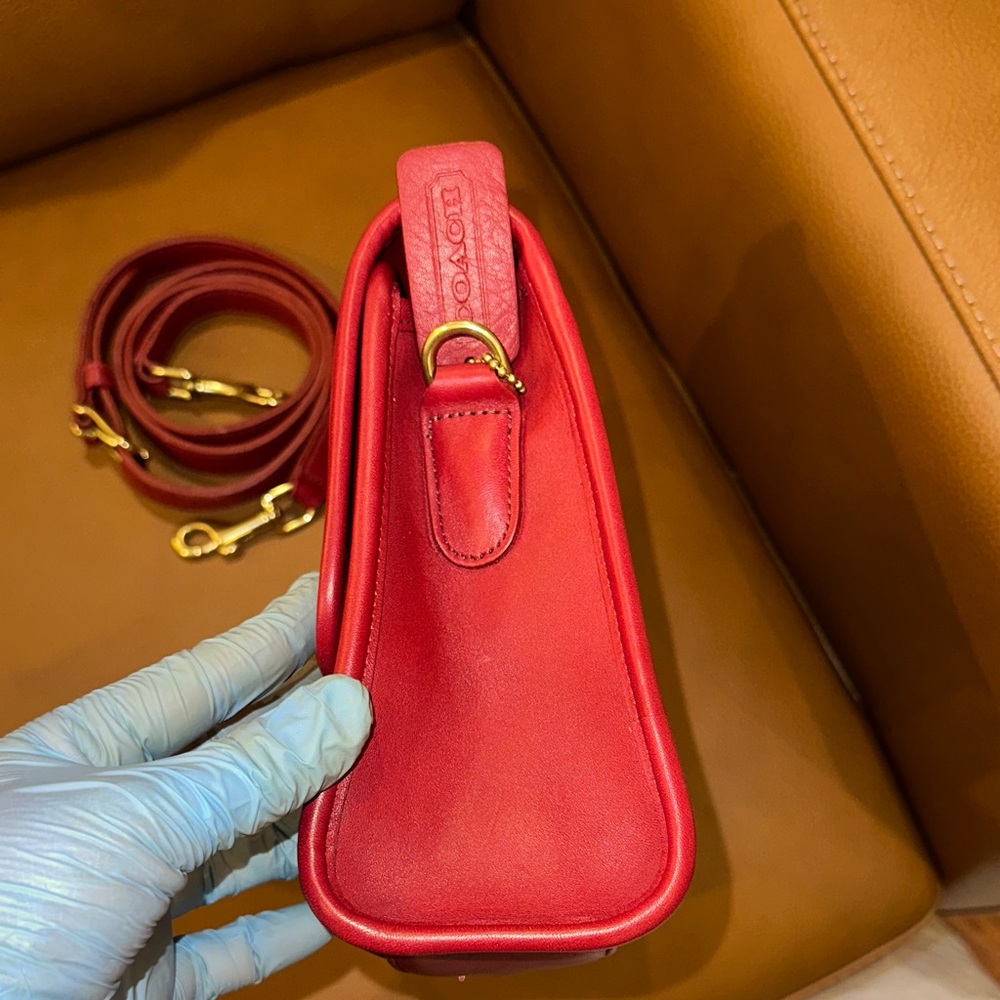 Vintage Coach Court in Red in excellent condition - Picture 6 of 8
